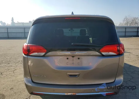 2017 Chrysler Pacifica Touring L z USA, uszkodzony, nr VIN 2C4RC1BG8HR628677
